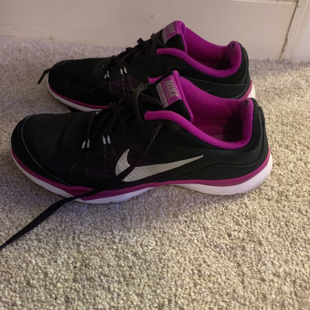 Nike tennis shoes
